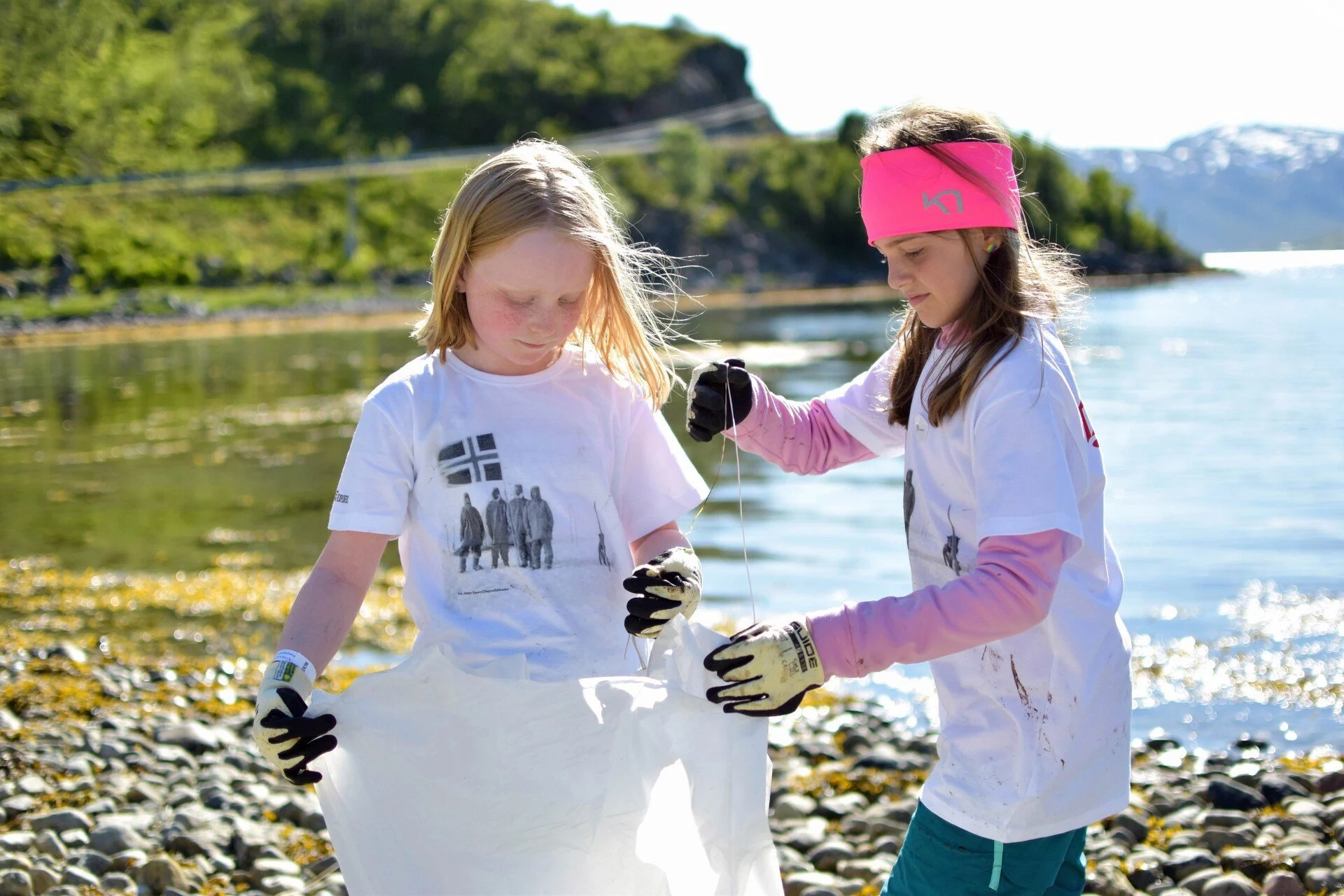beach-cleaning-young-explorers-hgr-115999_1920-photo_anne_marte_johnsen