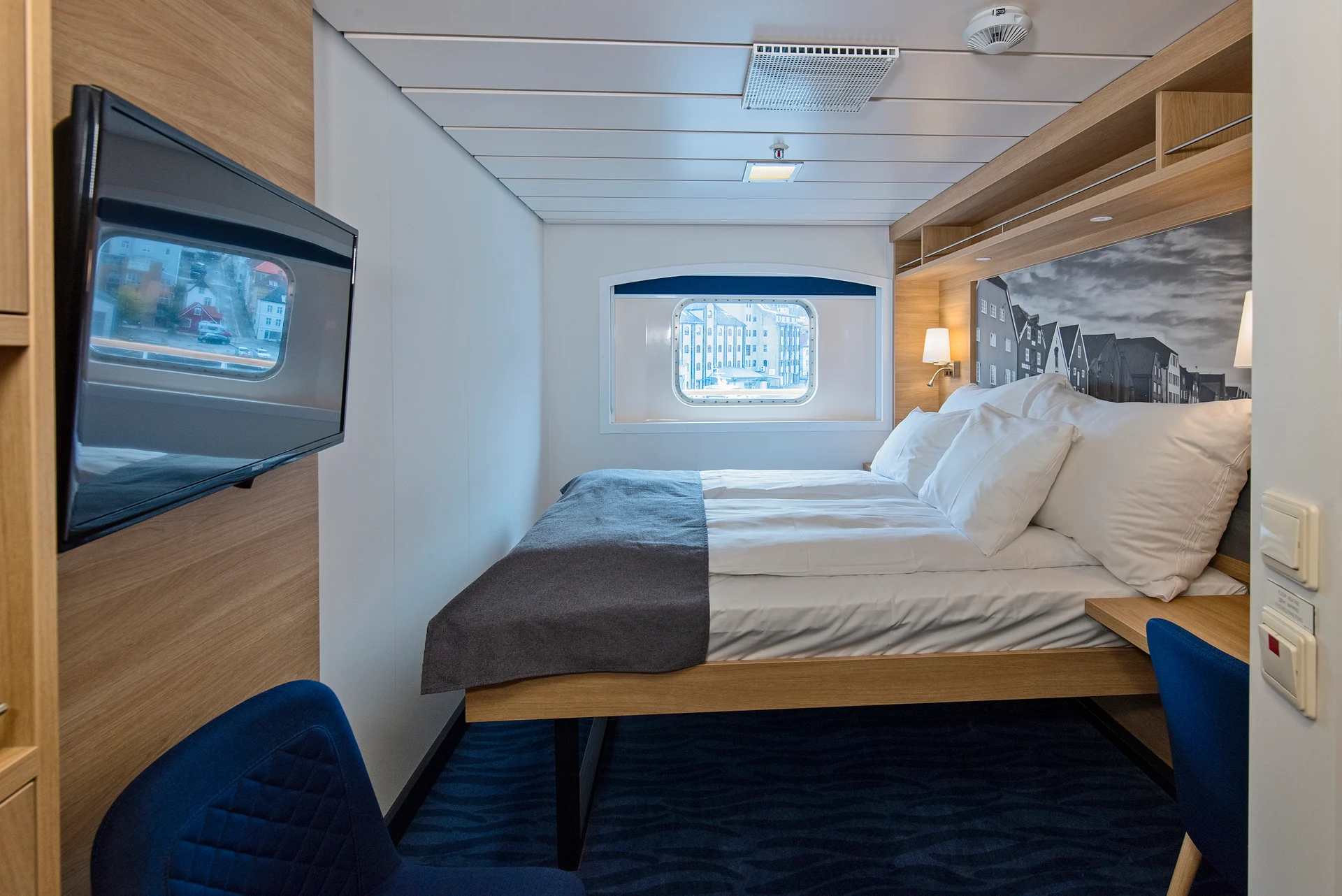 MS Kong Harald Arctic Superior P2D Double Bed and TV