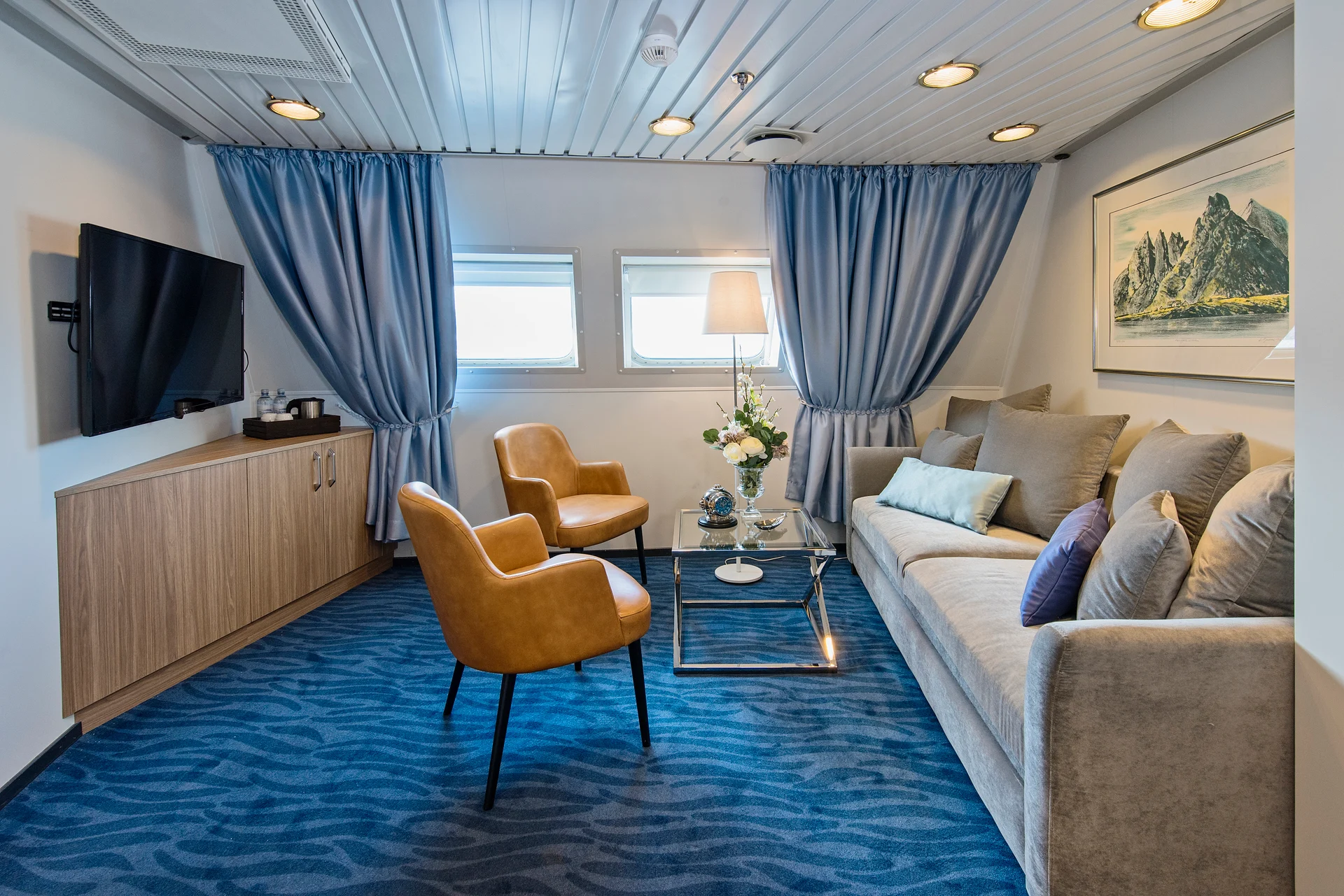 MS Nordnorge Expedition Suite M4 Lounge Area