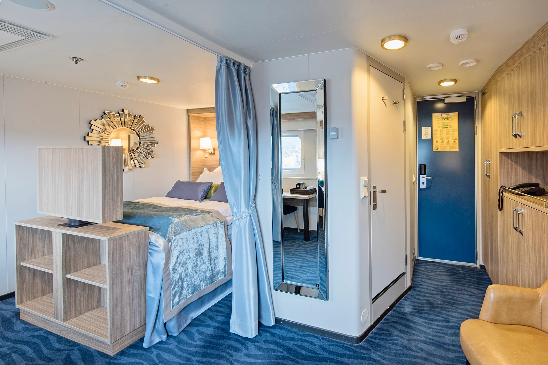 MS Nordnorge Expedition Suite Q2 Full Room View