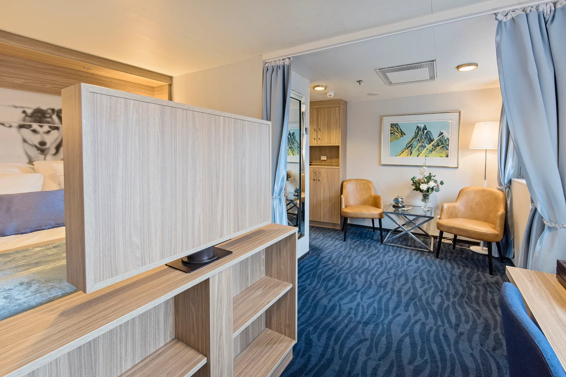 MS Nordnorge Expedition Suite Q2 Lounge Area