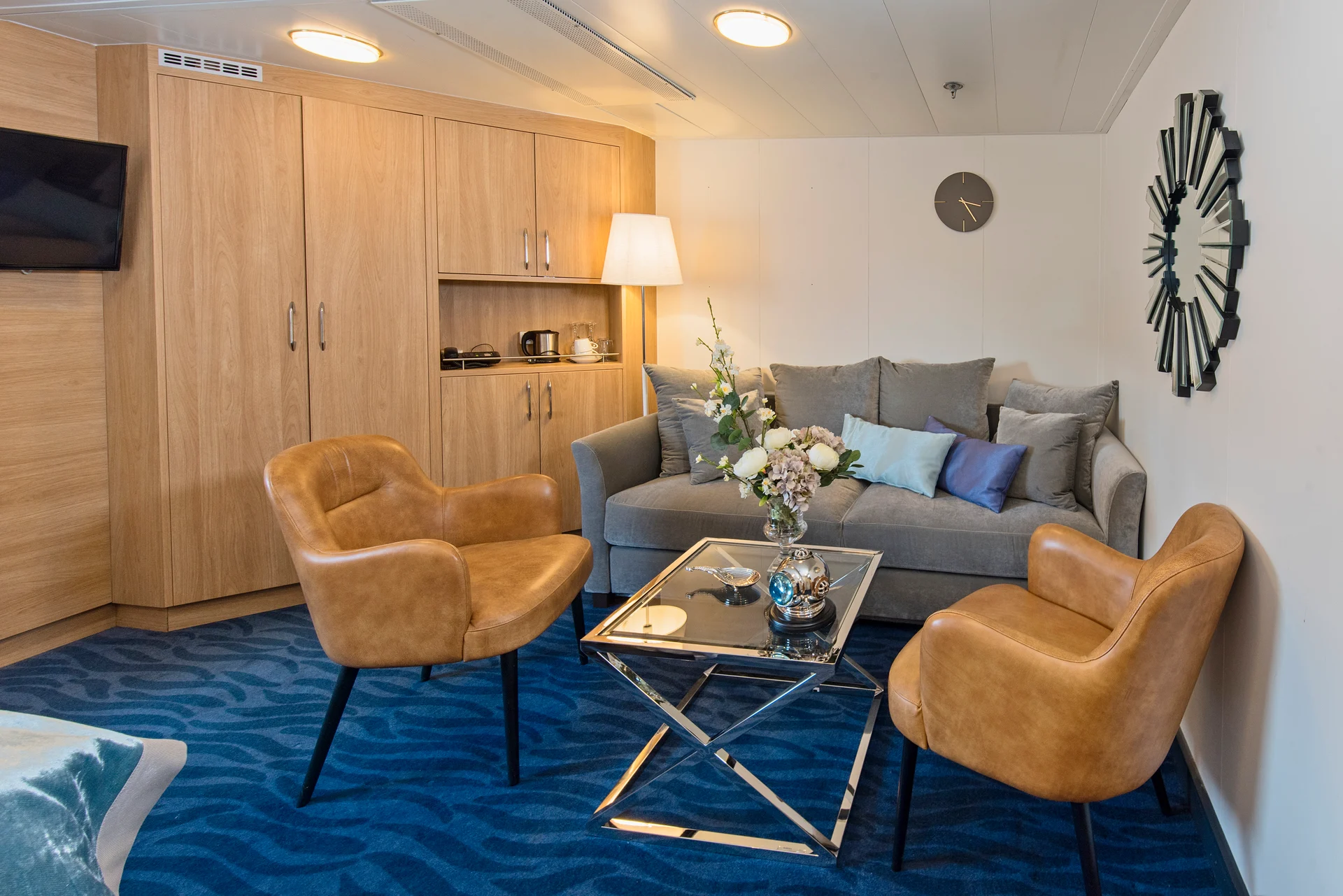 MS Polarlys Expedition Suite Q4 Lounge Area