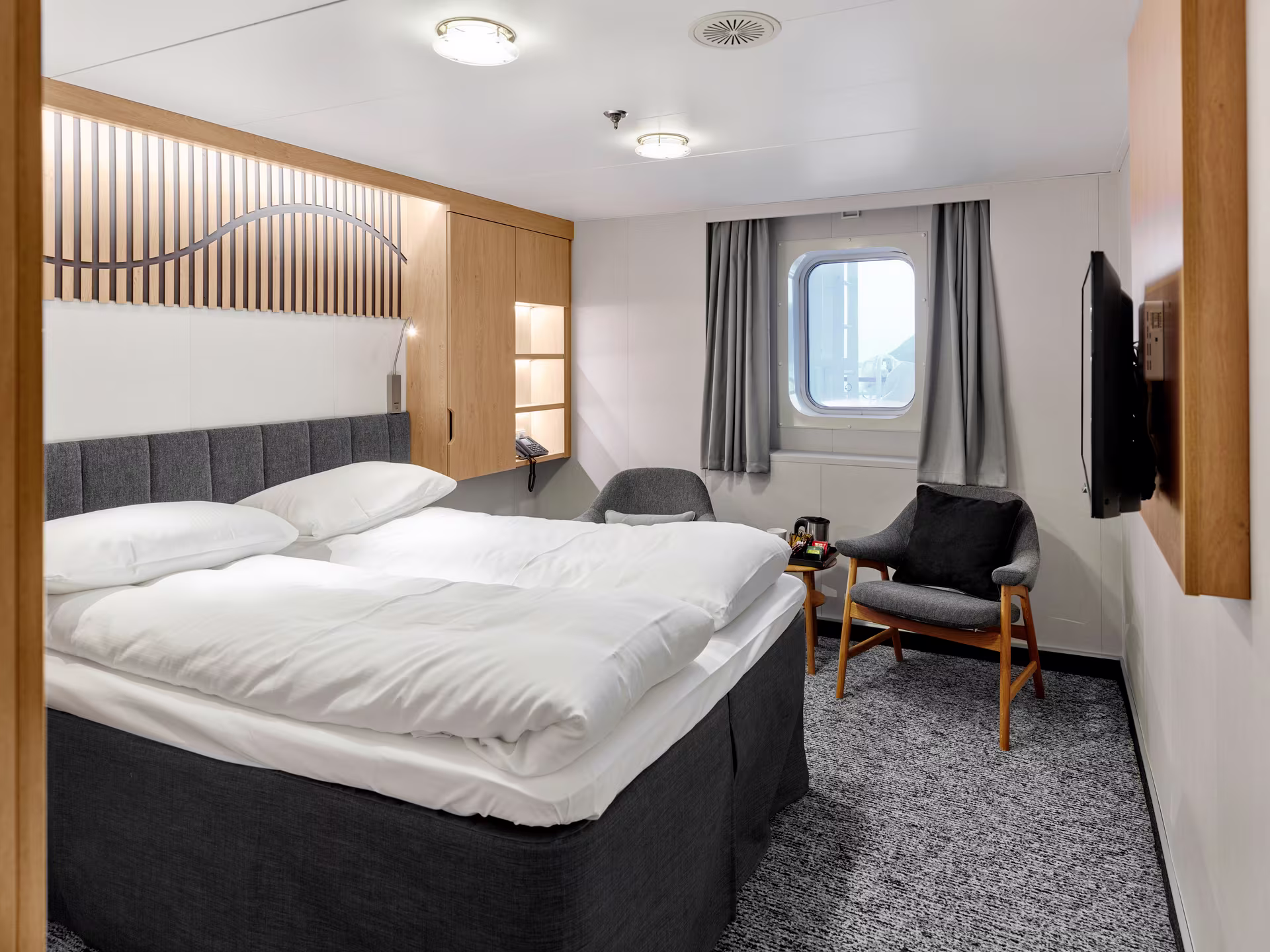 MS Finnmarken Arctic Superior QJ Double Bed