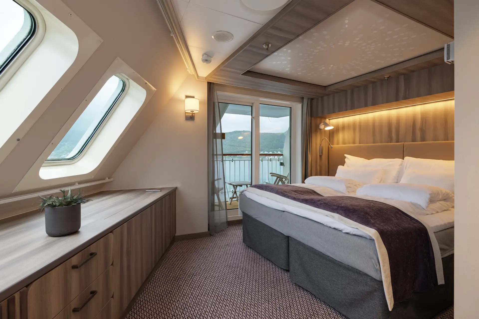 Expedition Suite on MS Finnmarken Double Bed Suite