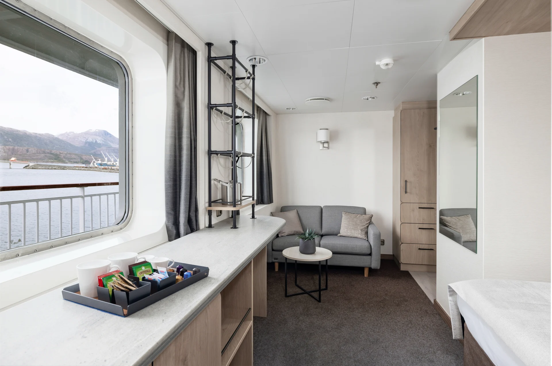 Expedition suite Q2 MS Finnmarken Lounge Area