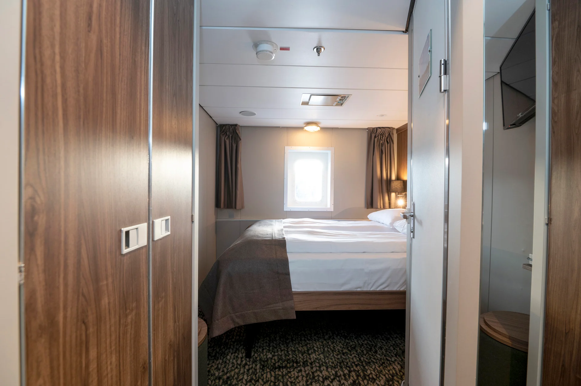 Arctic Superior MS Vesteralen U2D Room View