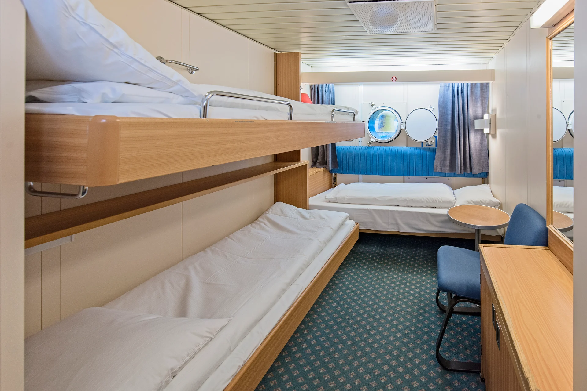 MS Vesteralen Polar Outside A3 Three Beds