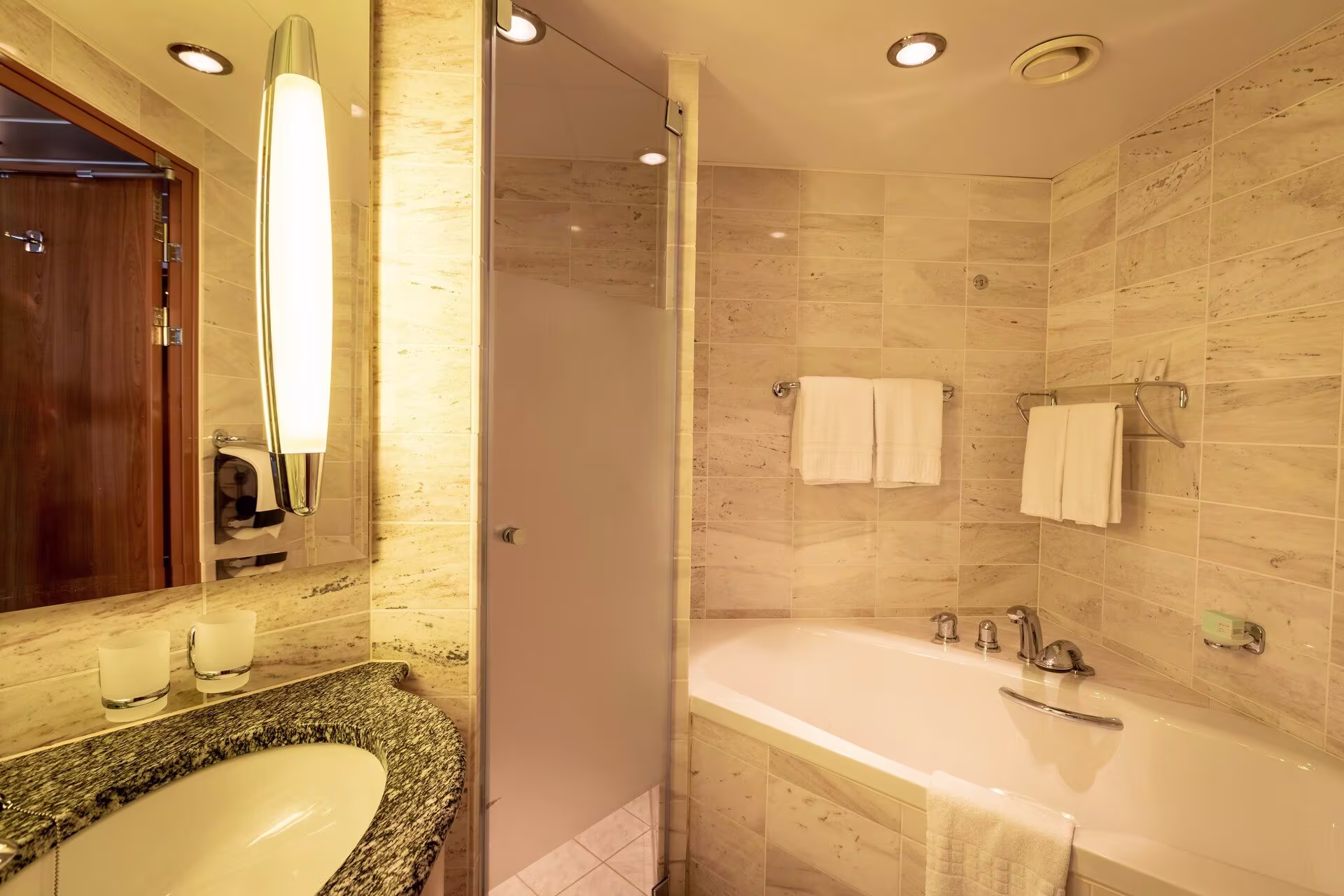 expedition-suite-mg-ms-maud-hgr-147993_1920-foto_oscar_farrera