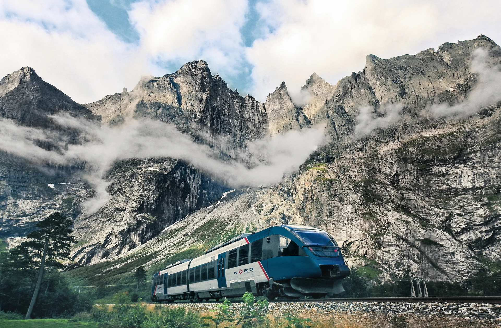 The Rauma Railway takes in some of Norway's most impressive mountain scenery. Copyright: SJ Norge