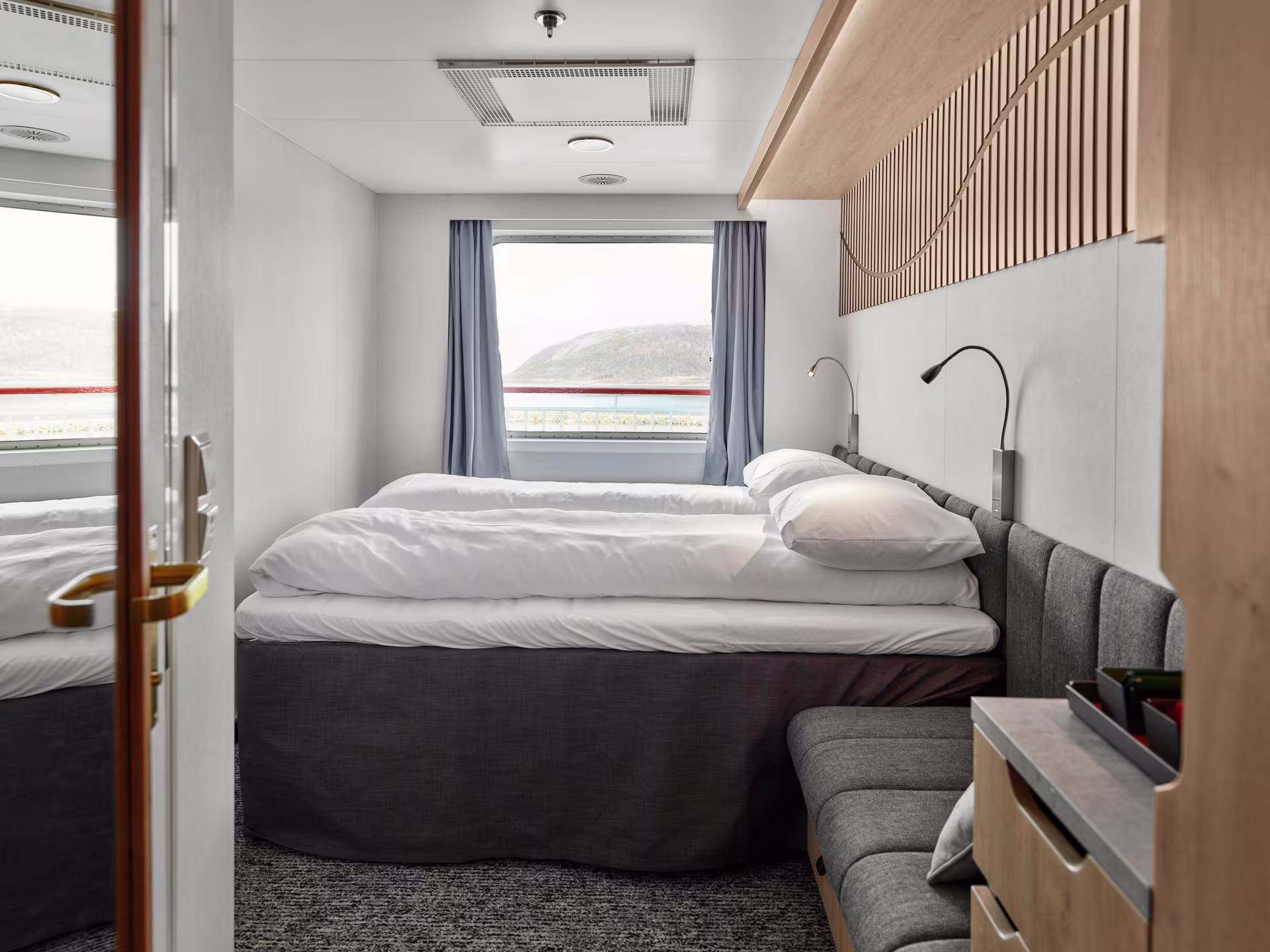 MS Finnmarken Arctic Superior P2 Double Bed with Window View