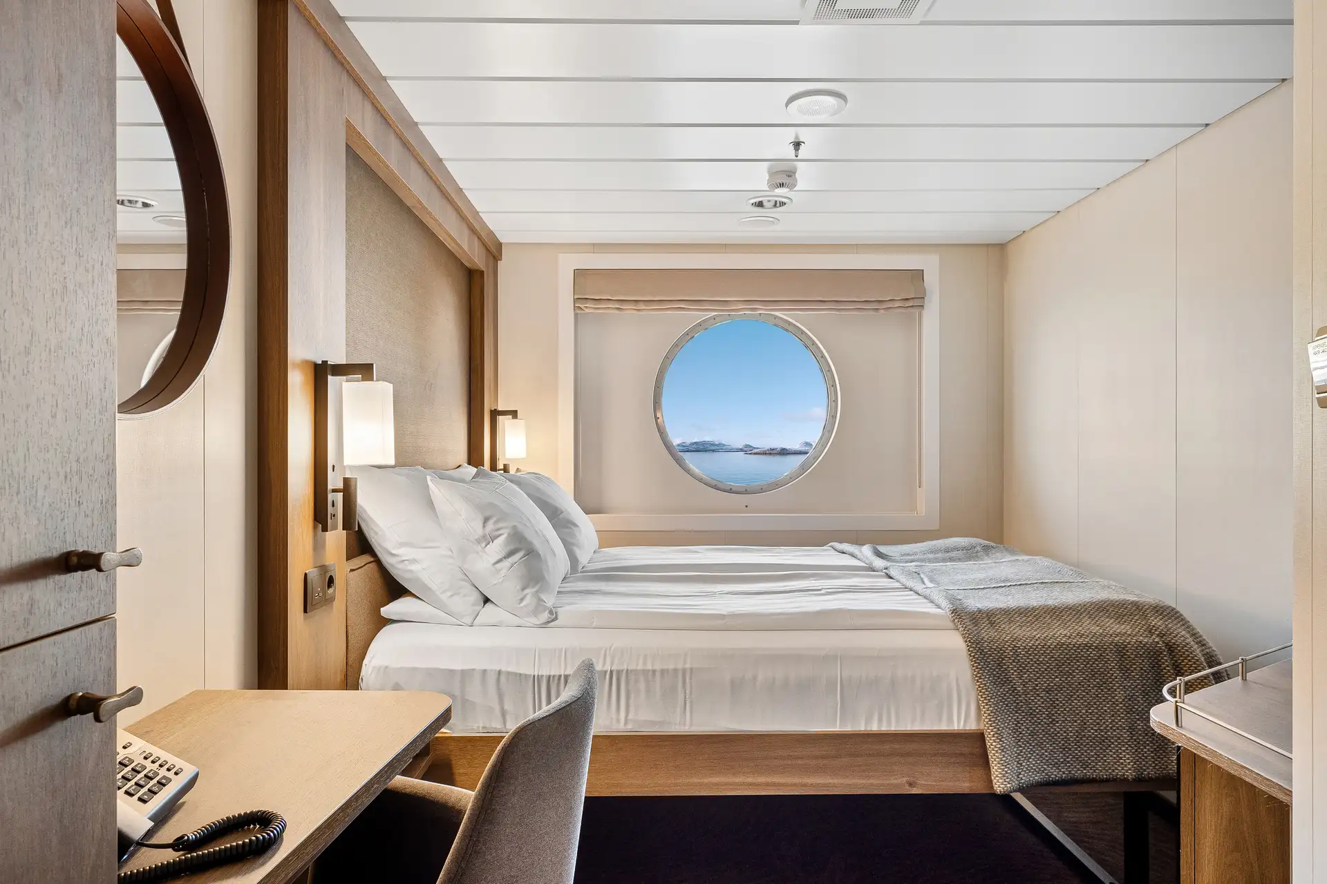 Arctic Superior P2D MS Trollfjord Bedroom with View