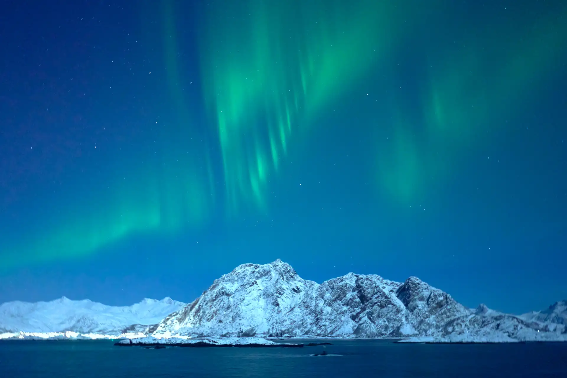 Norther Lights with Mountains