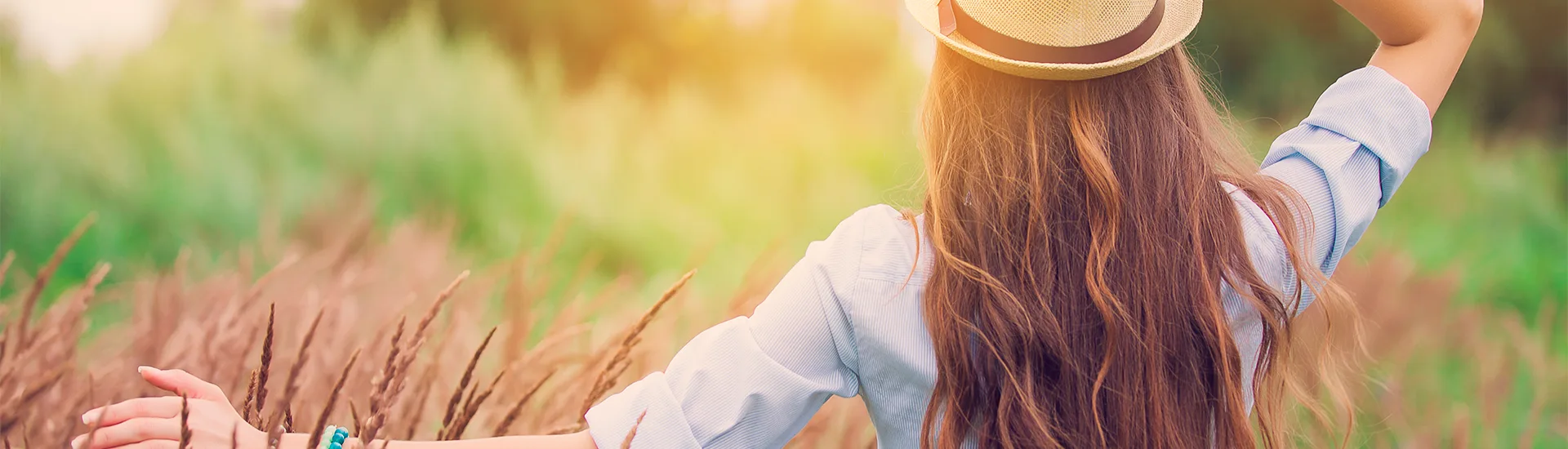 Cuidado natural del cabello con manzanilla