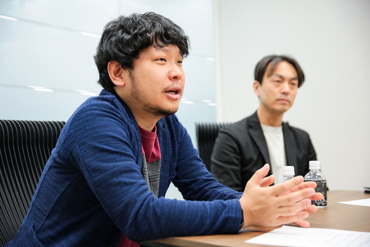▲(左)株式会社ミクシィ執行役員(技術領域)CTO 村瀬 龍馬(むらせ たつま)氏(@tatsuma_mu)