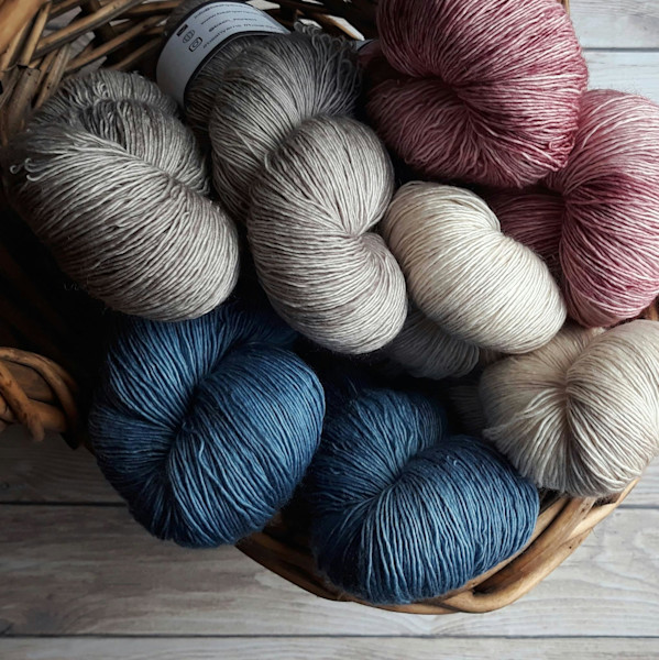 Exploring Yarn Types: Finding the Perfect Match for Your Knitting Project