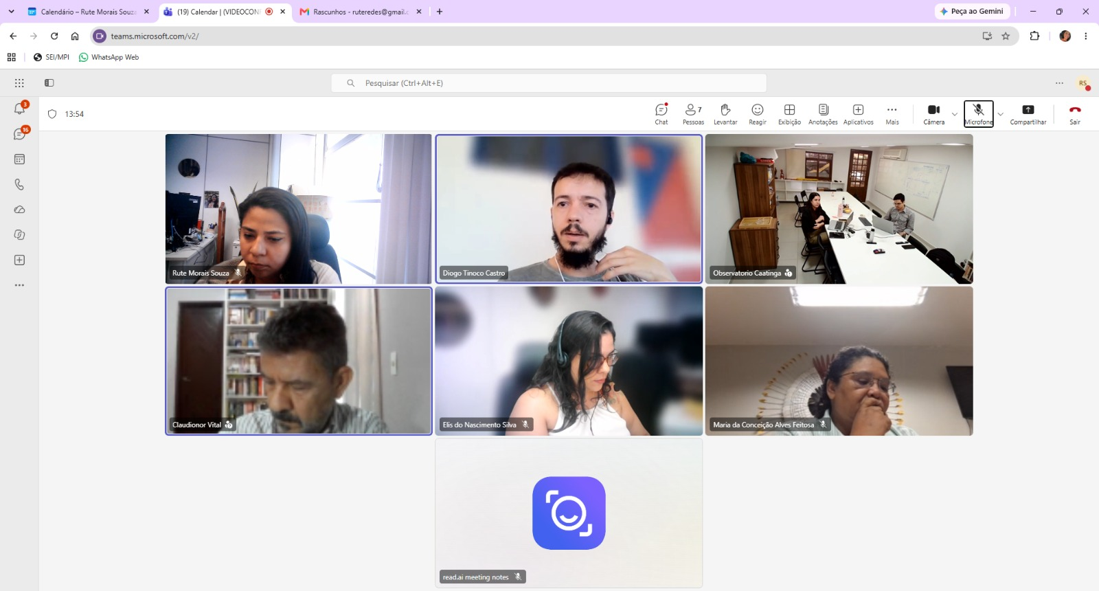 Captura de tela de reunião virtual no Microsoft Teams, com seis participantes em vídeo.