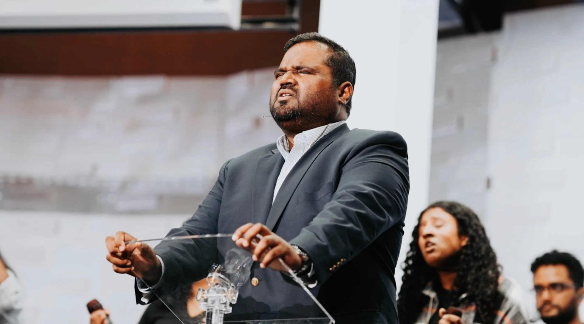 Pastor Praveen Mathew Preaching