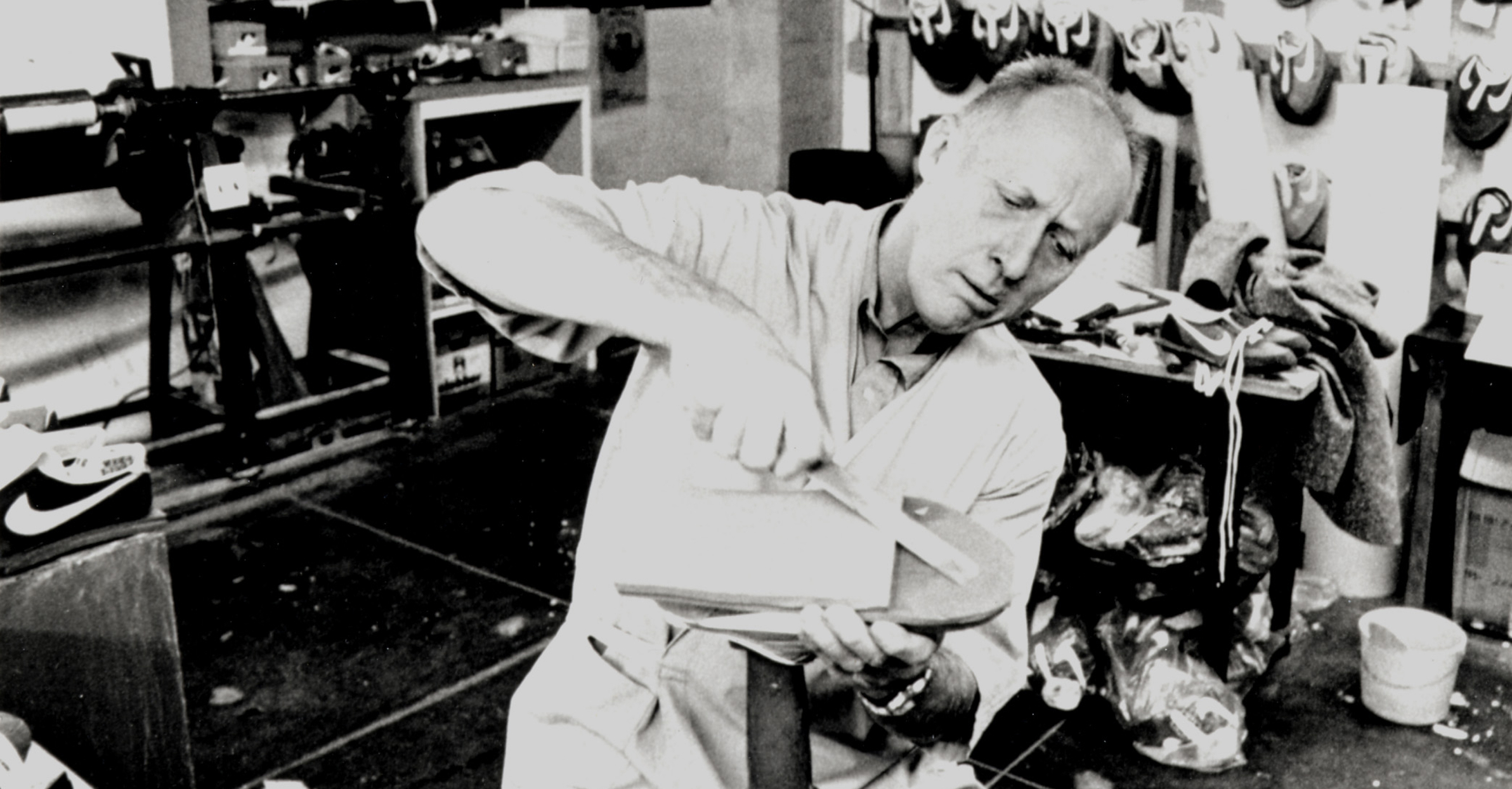Bowerman_at_Eugene_Lab_circa_1980_37016_BGSTUNG_X2.jpg