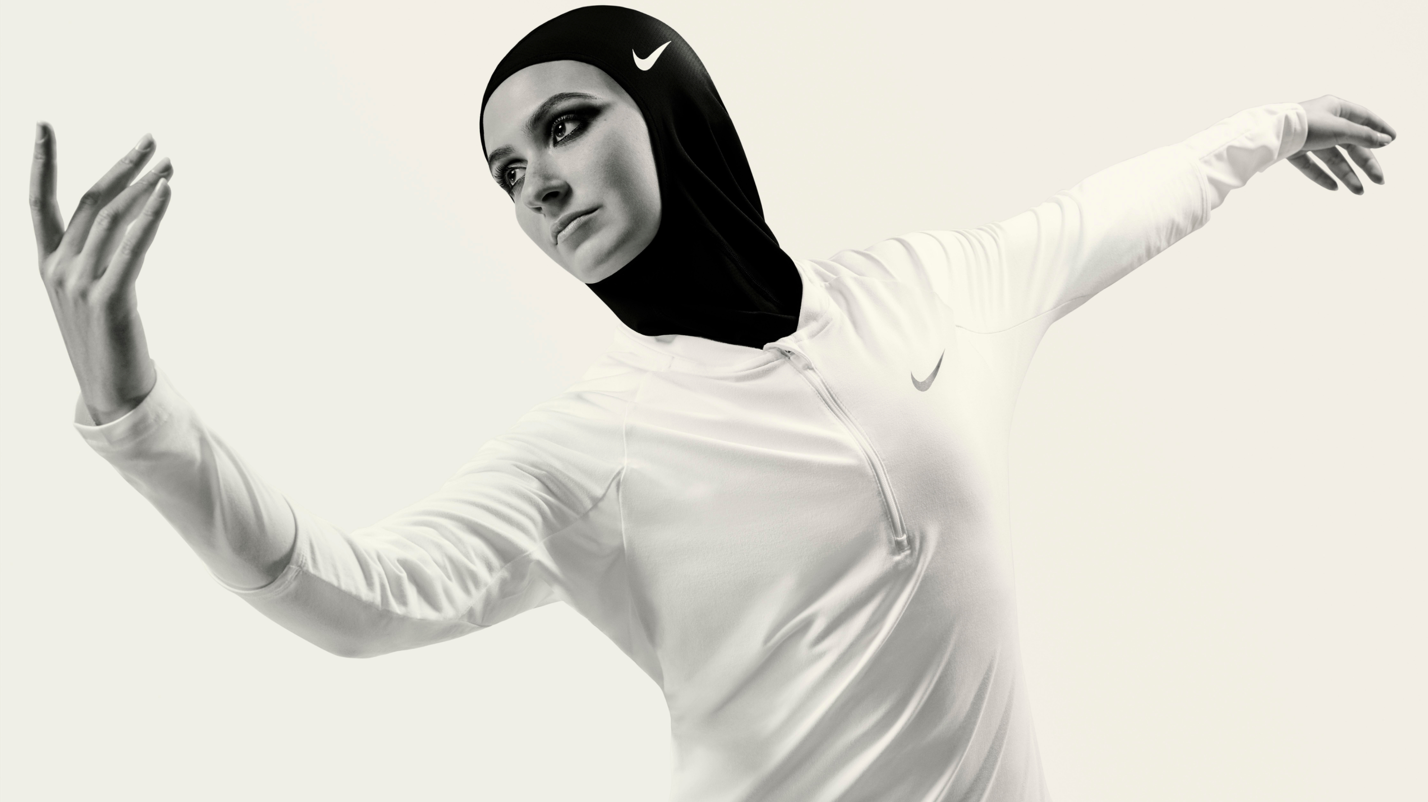 HO17_PROHIJAB_ZAHRA_SKATING_001 3x2 1.jpg