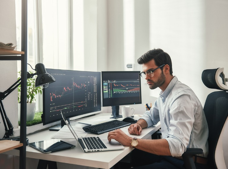 A guide to the salaries and benefits for data analysts in the UK Reed