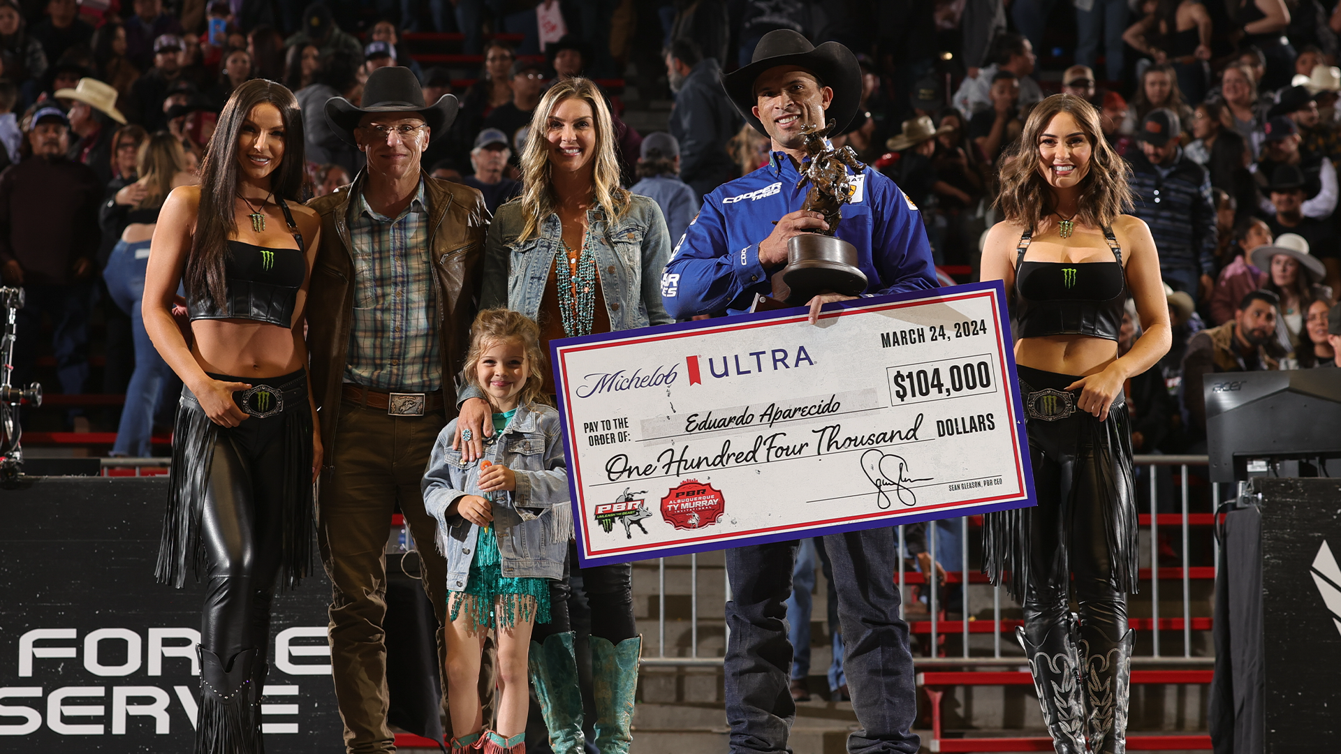 Arizona Ridge Riders' Eduardo Aparecido wins PBR Ty Murray