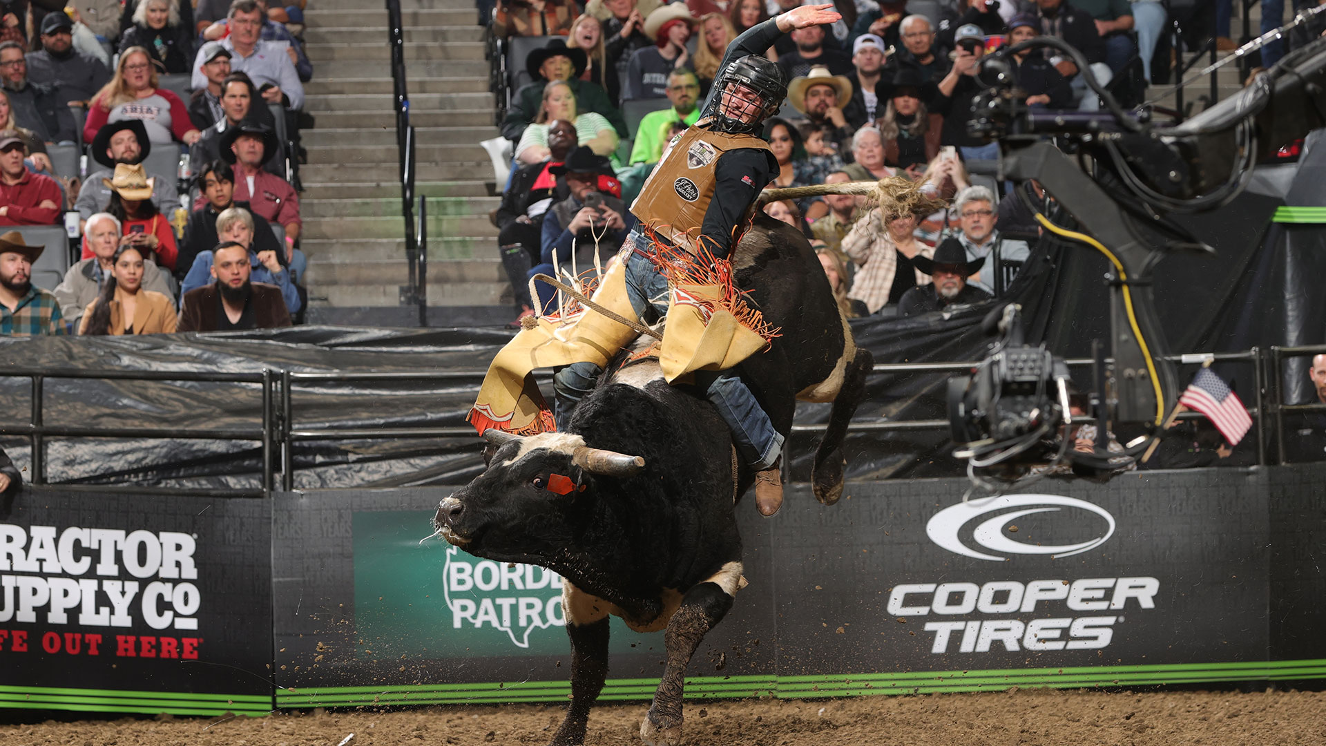 In front of sold-out crowd, Petri wins Round 1 in Sacramento | PBR ...