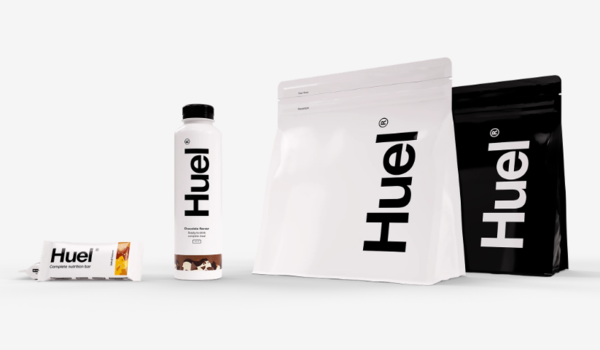 Sản phẩm Huel trên nền trắng