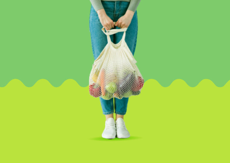 Image of a person carrying fruit in a bag on a green background (Thumbnail)
