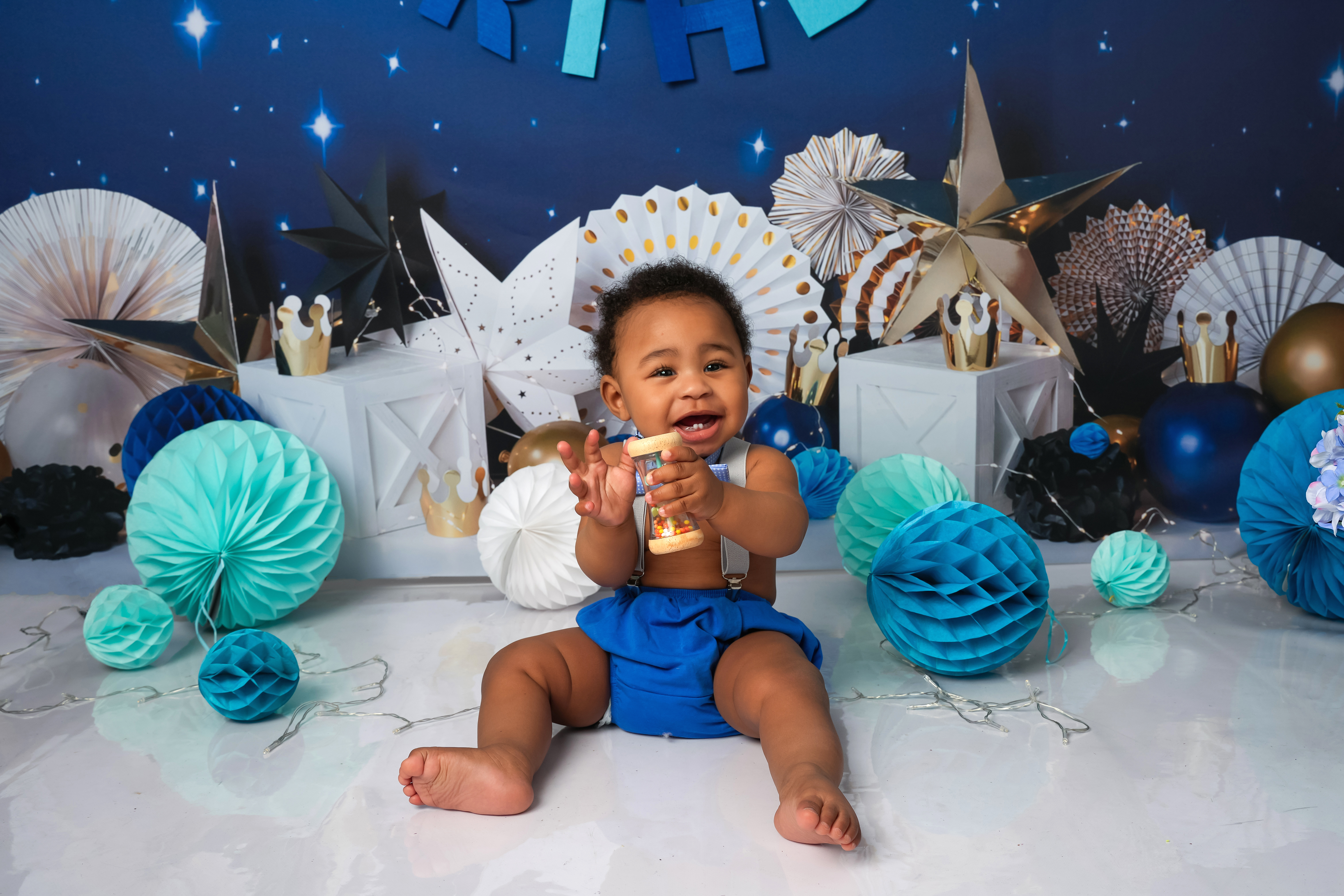 Une séance photo bébé inoubliable pour Ilyan : 1 an et Smash the Cake au studio