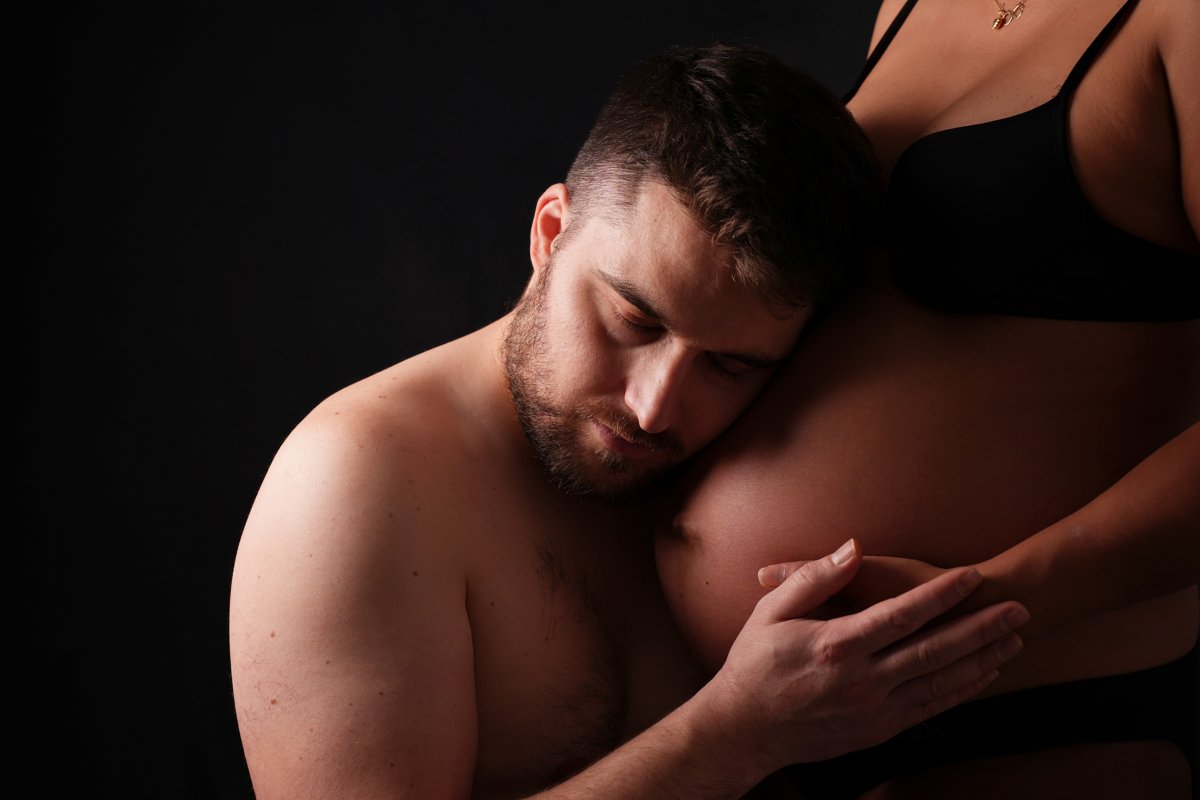 Séance photo grossesse d'Irène et Loïc au studio à Lille