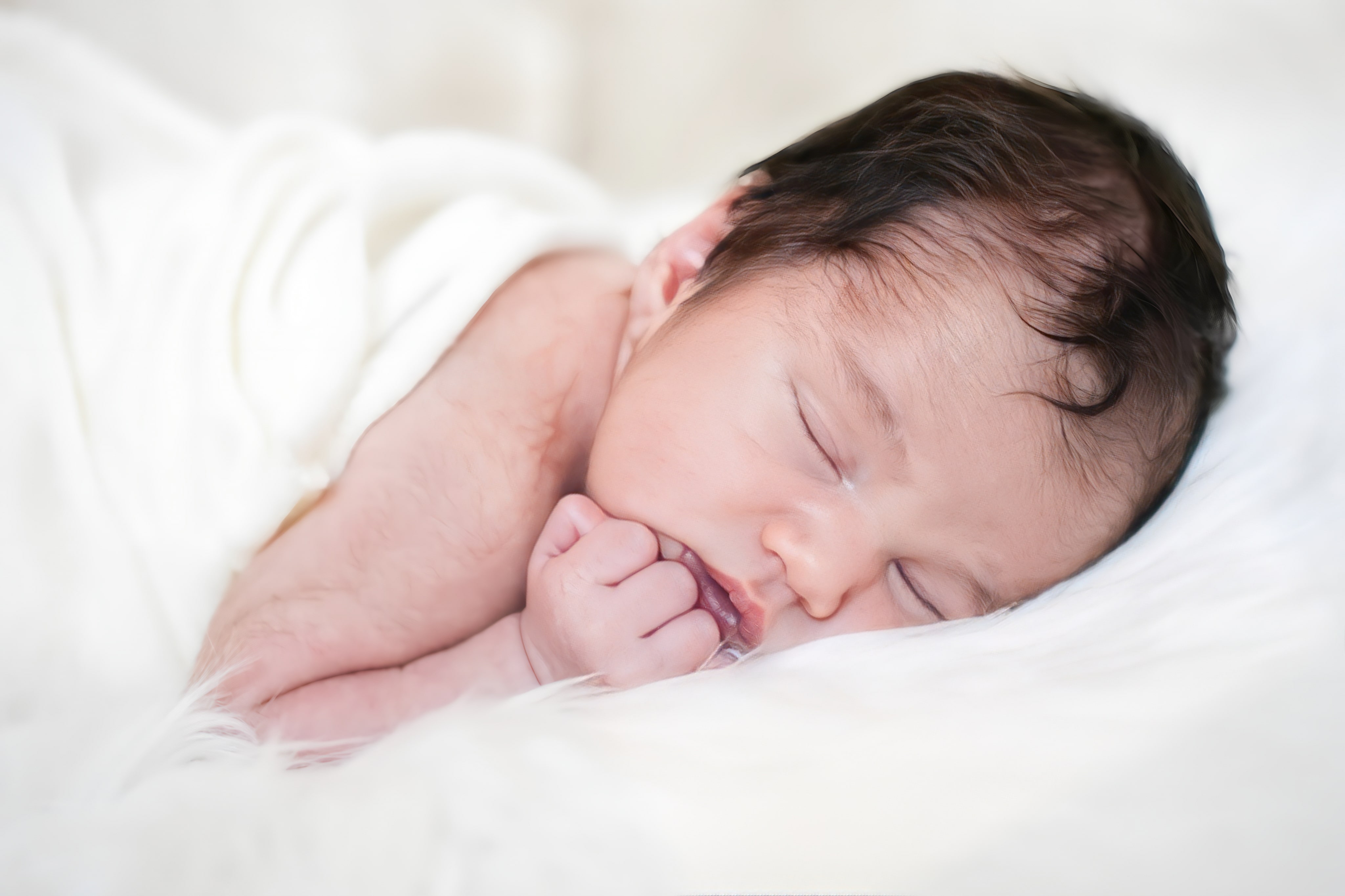 Comment bien préparer votre nouveau-né pour une séance photo de naissance