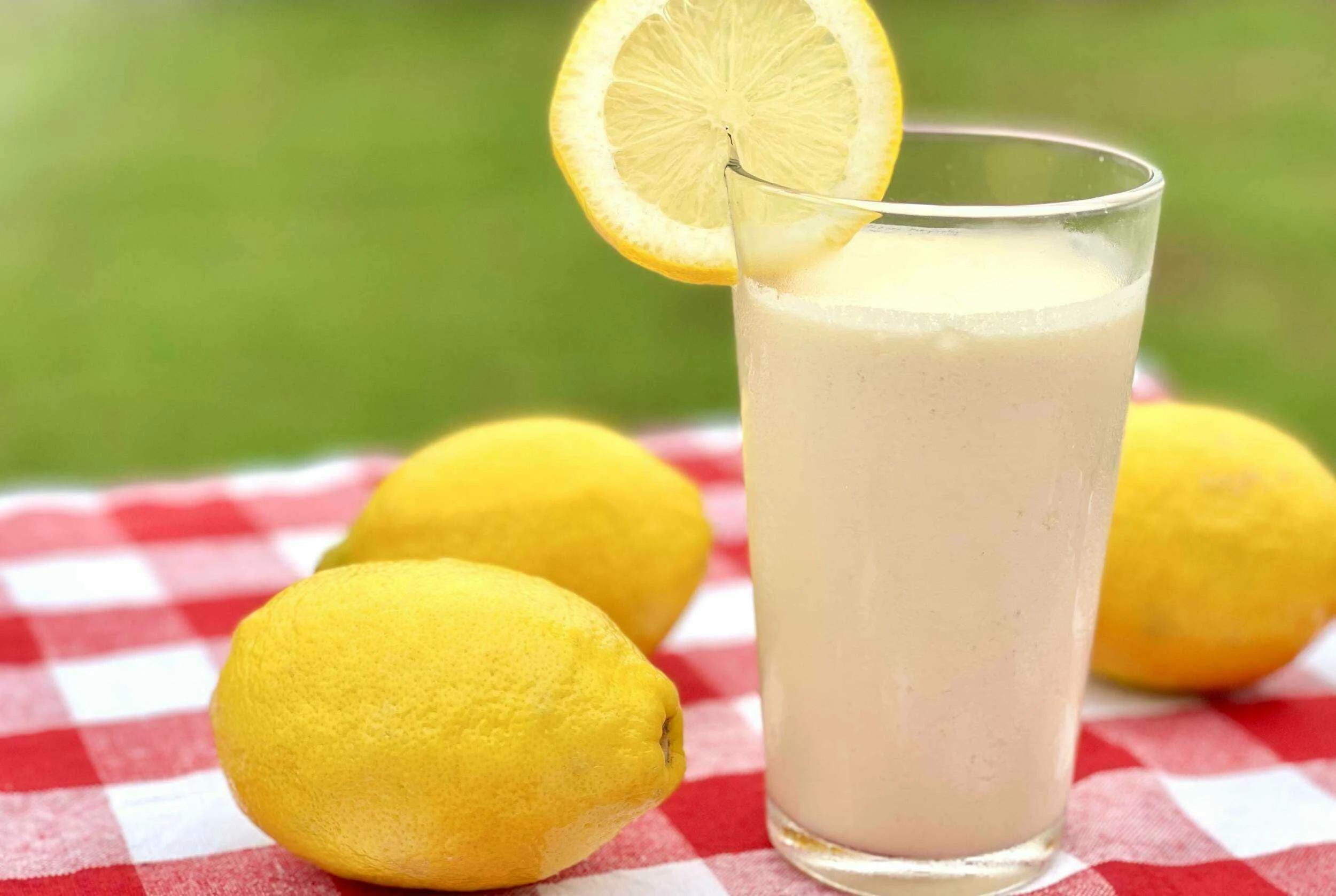 copycat-chick-fil-a-frosted-lemonade