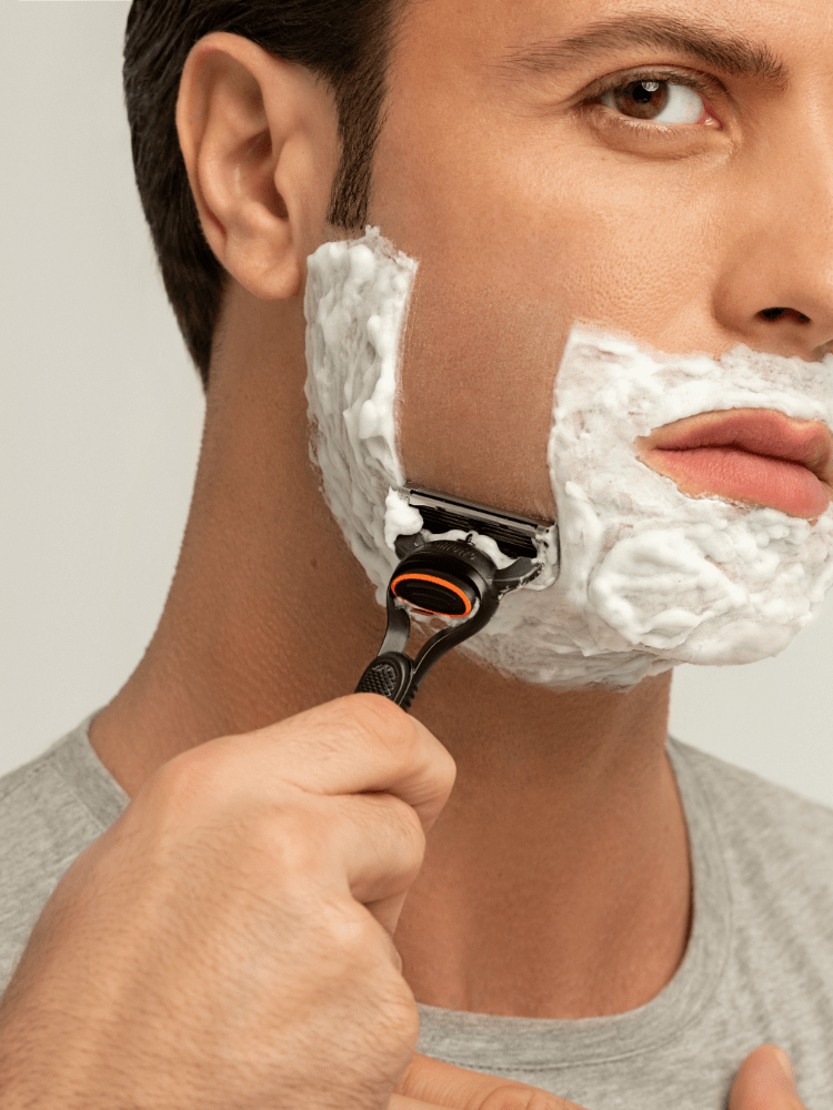 Consejos para afeitarse una barba gruesa o dura