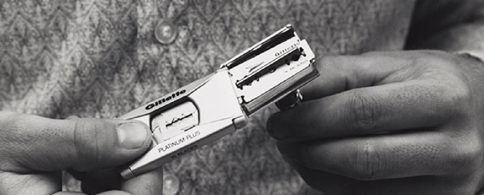 Gillette（ジレット）」のヴィンテージ・セーフティレイザー（両刃カミソリ) カミソリの歴史と進化 | ジレット ジャパン