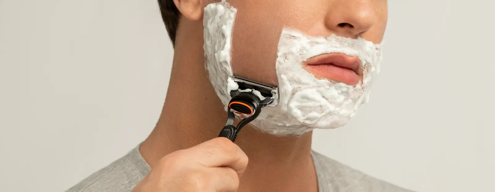 Consejos para afeitarse una barba gruesa o dura