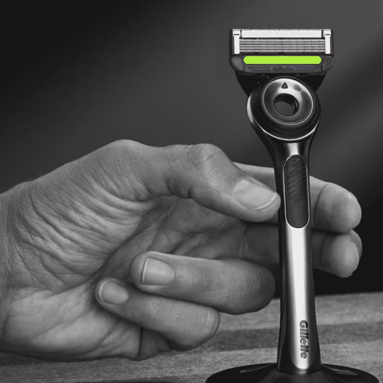 Features and benefits of the GilletteLabs FlexDisc Technology Razor