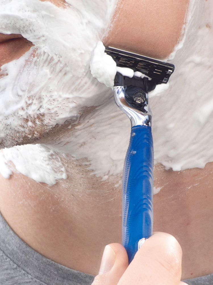 Are multi-blade razors better than Single blade razors for sensitive skin 