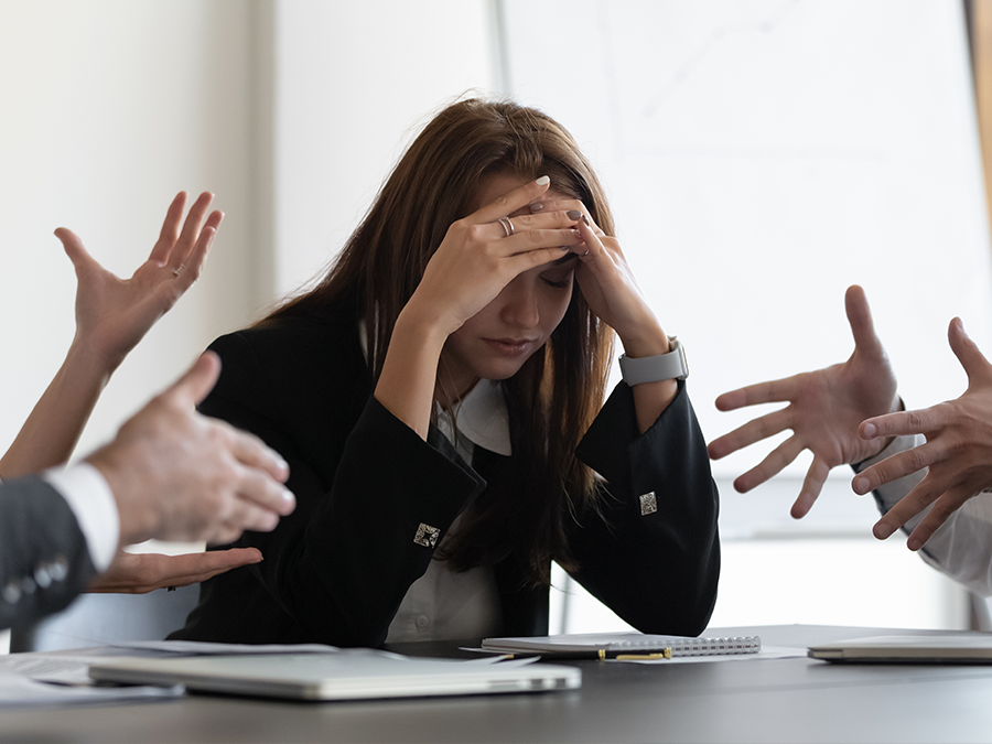 10 Examples of Negative Behavior in the Workplace And Tips for Dealing with It