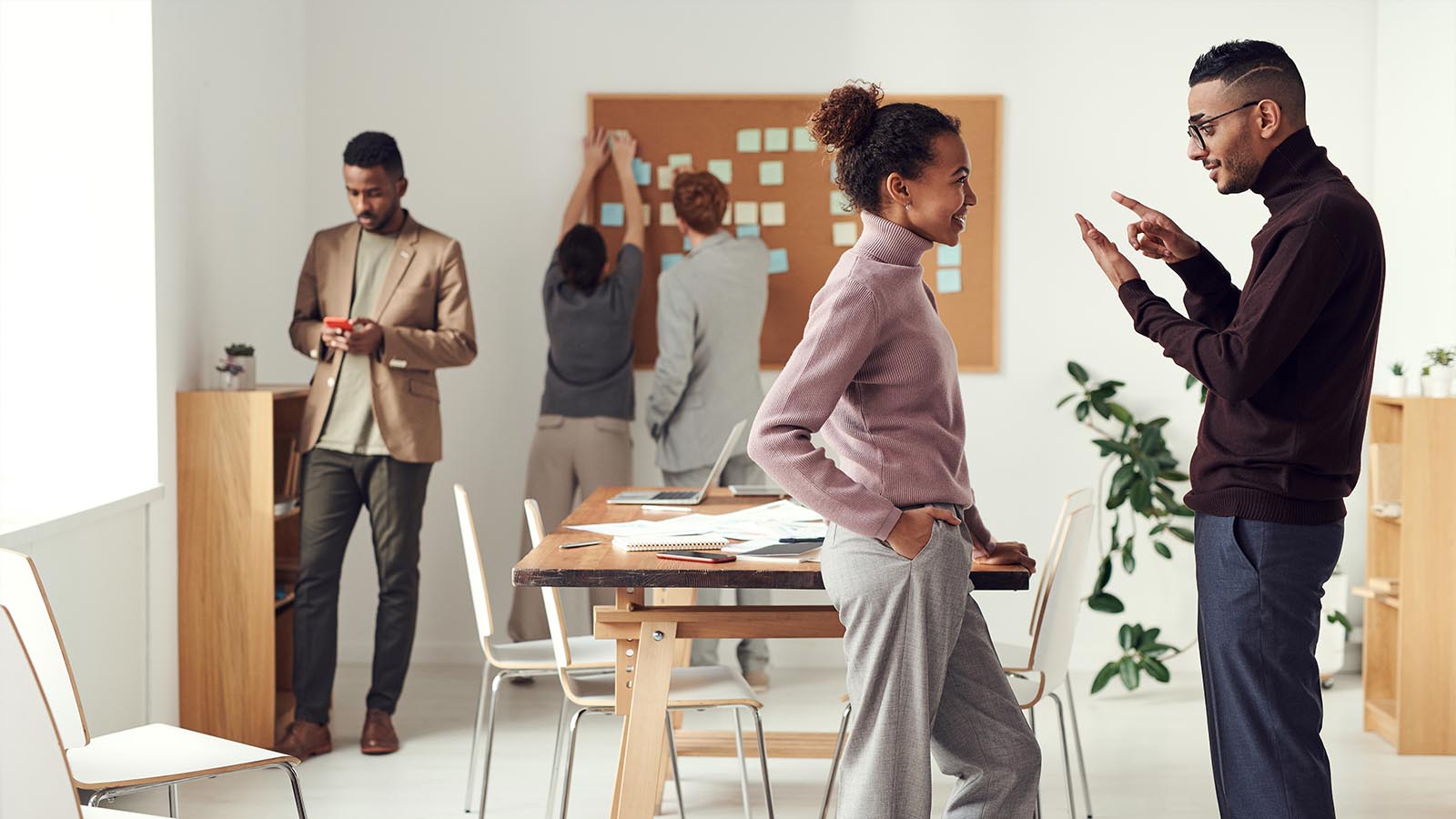 Header How to use reflective listening in the workplace (with examples)