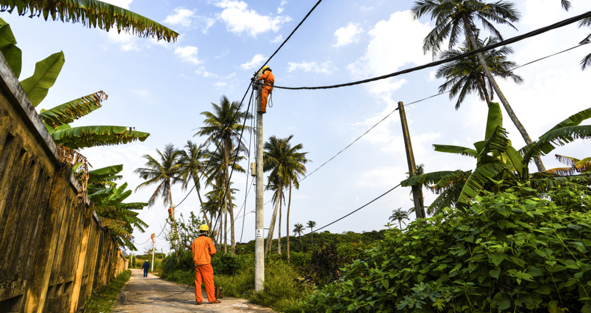 Electrifying remote sites or islands — like here in Vietnam — can be challenging