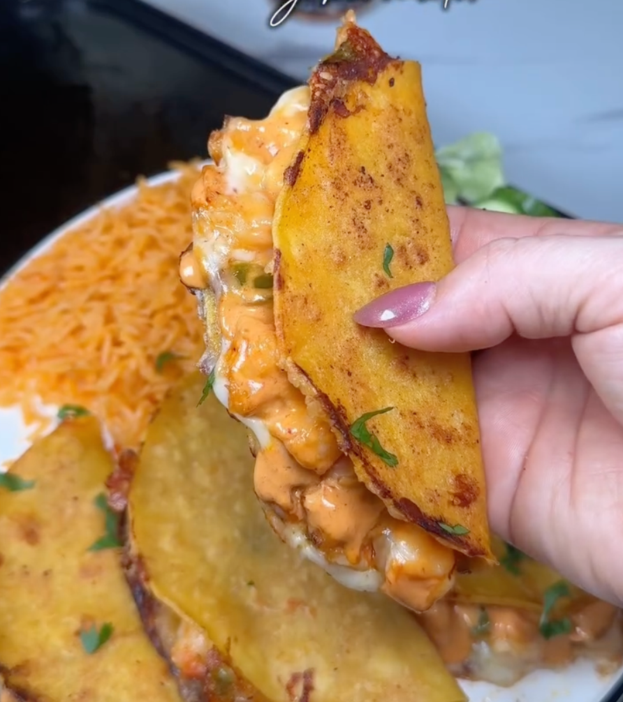 Tacos gobernador (mexican shrimp tacos)