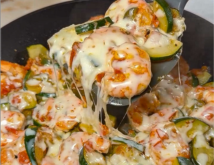 Camarones con calabacitas (shrimp with zucchini)