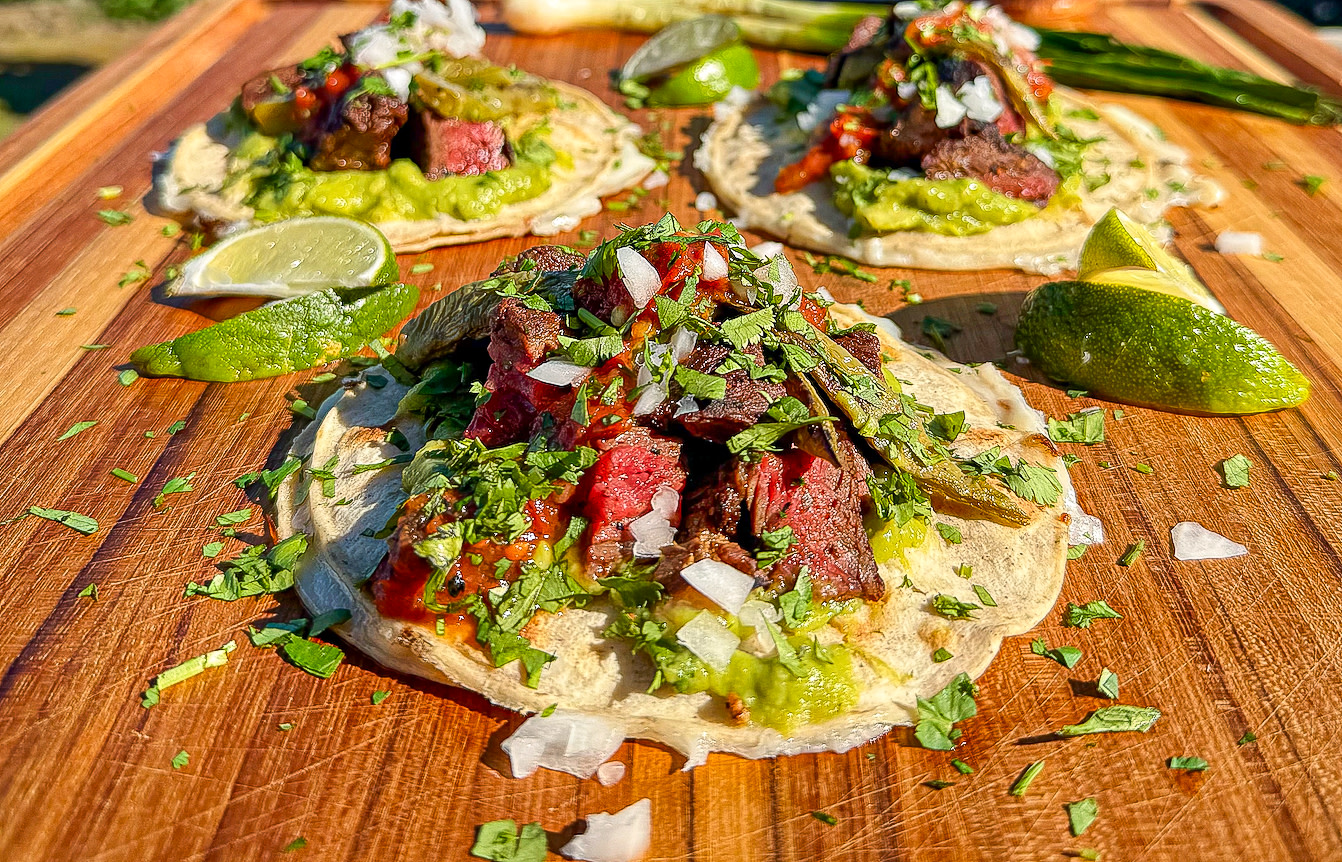 Tacos rancheros arrachera con nopales