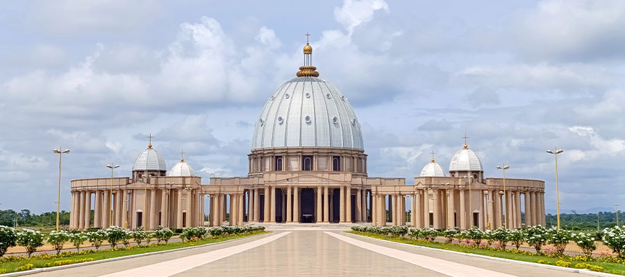 Basilique-notre-dame-de-la-paix-Yamoussoukro