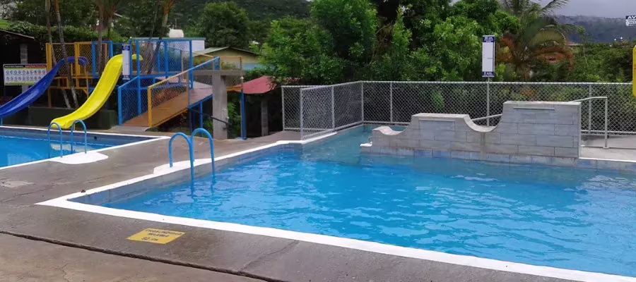 Balneario de Aguas Termales (Orosi)