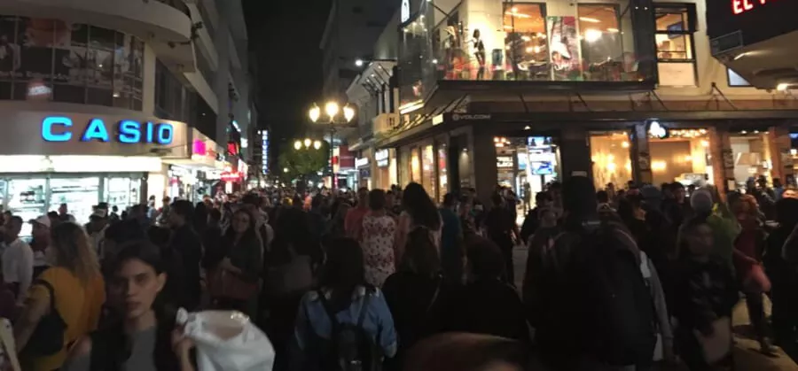 calle peatonal hacia el Mercado Central