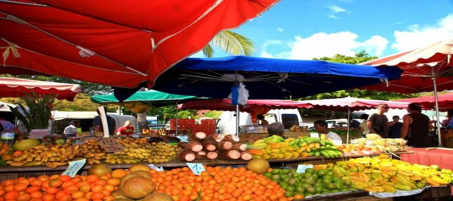 PRODUITS LOCAUX DANS LES RUES DE DOMINICAL