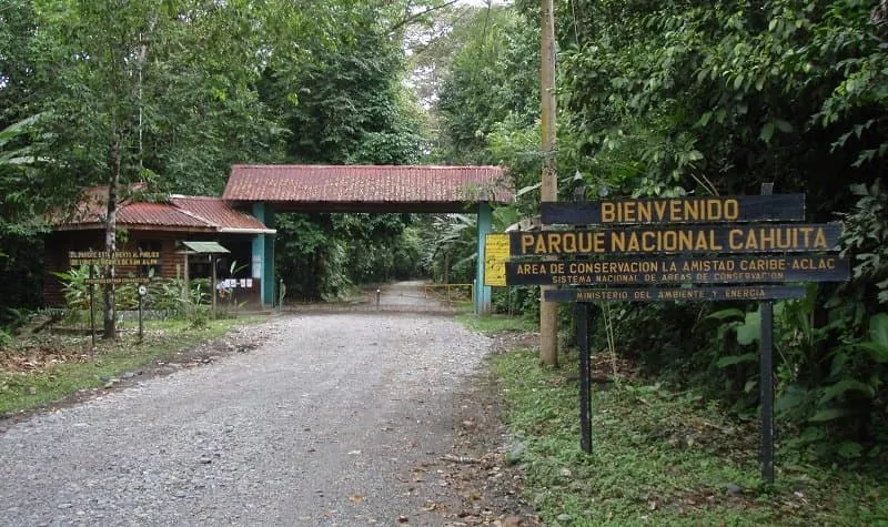 PARQUE NACIONAL CAHUITA Y PUERTO VARGAS