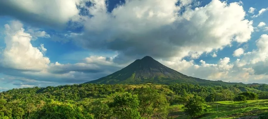 voLCAN ARENAL ET SES SOURCES D'EAU CHAUDE