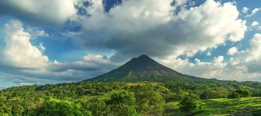 voLCAN ARENAL ET SES SOURCES D'EAU CHAUDE
